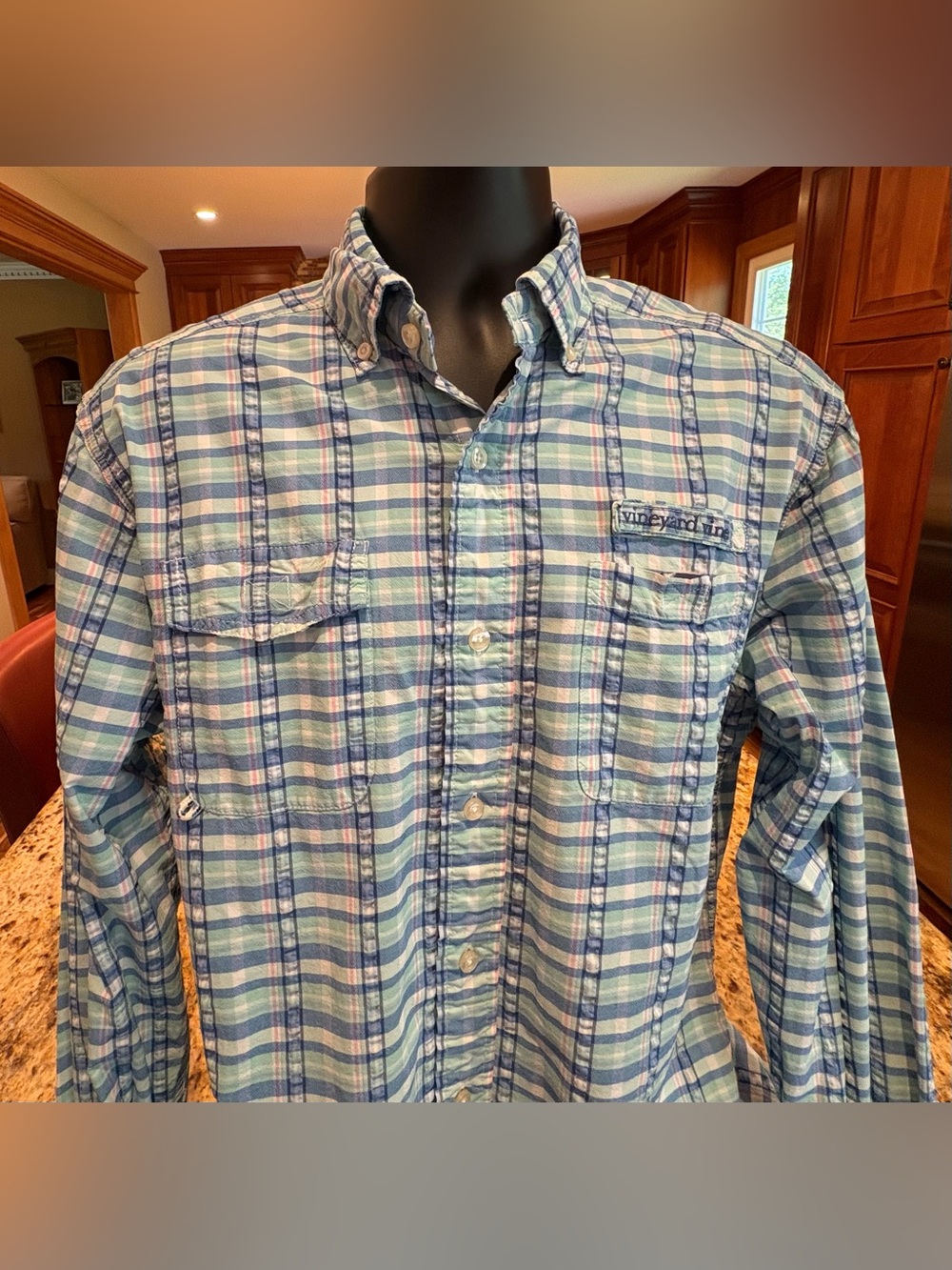 Vineyard Vines men’s Harbor shirt. Sharp Blue & White Plaid with logos. Medium